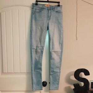 Hollister size 9 long light-wash skinny jeans